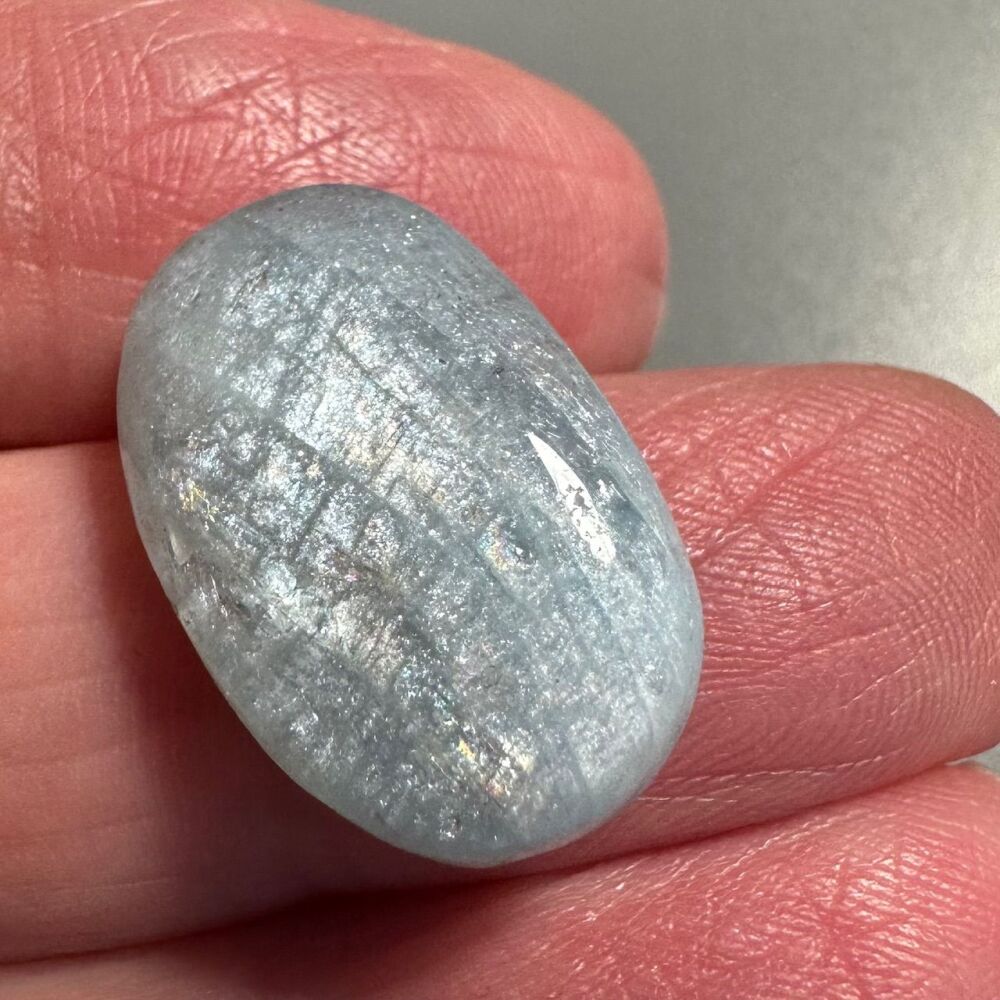 Aquamarine cabochon with sheen - 3638