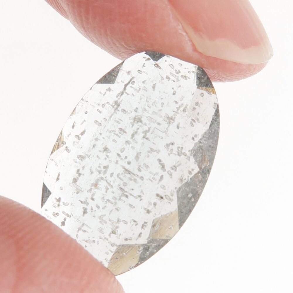 Aquamarine with negative crystal inclusions - 4531