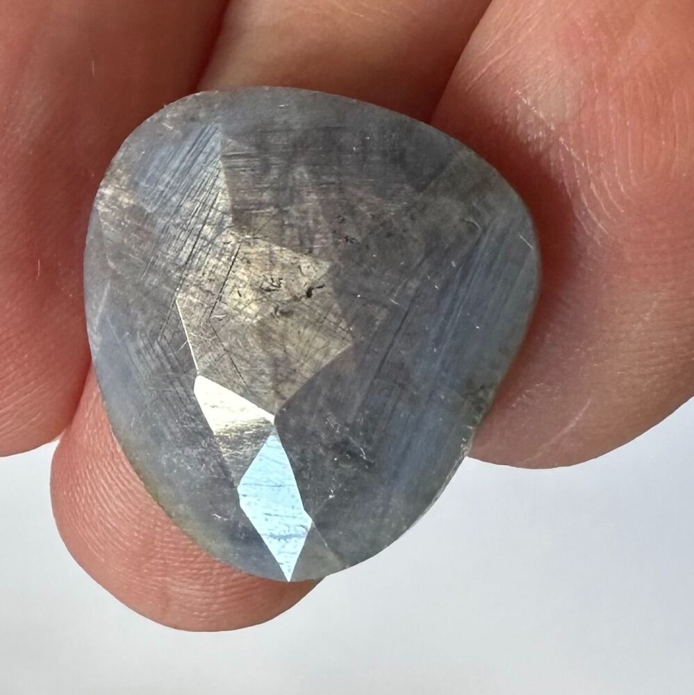 Sapphire faceted top sheen with unusual colour zoning- 4441