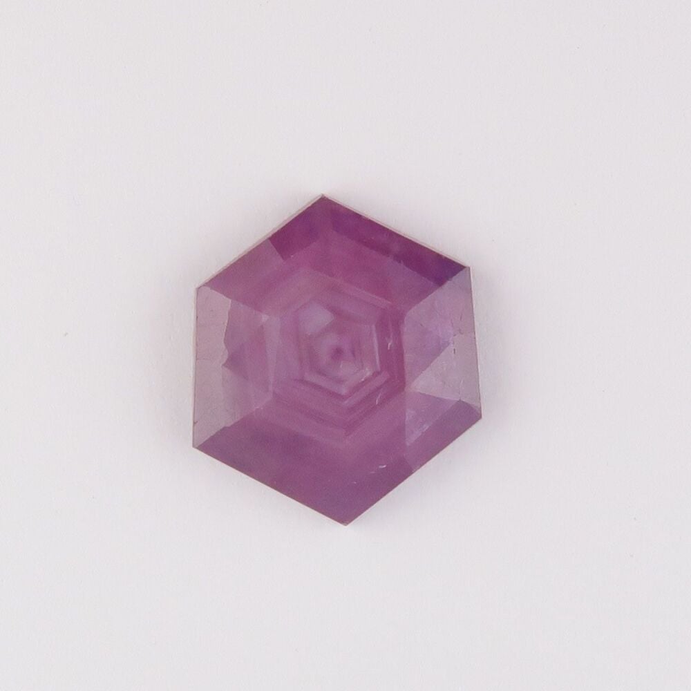 Sapphire facet top with pink sheen & growth pattern - 4407