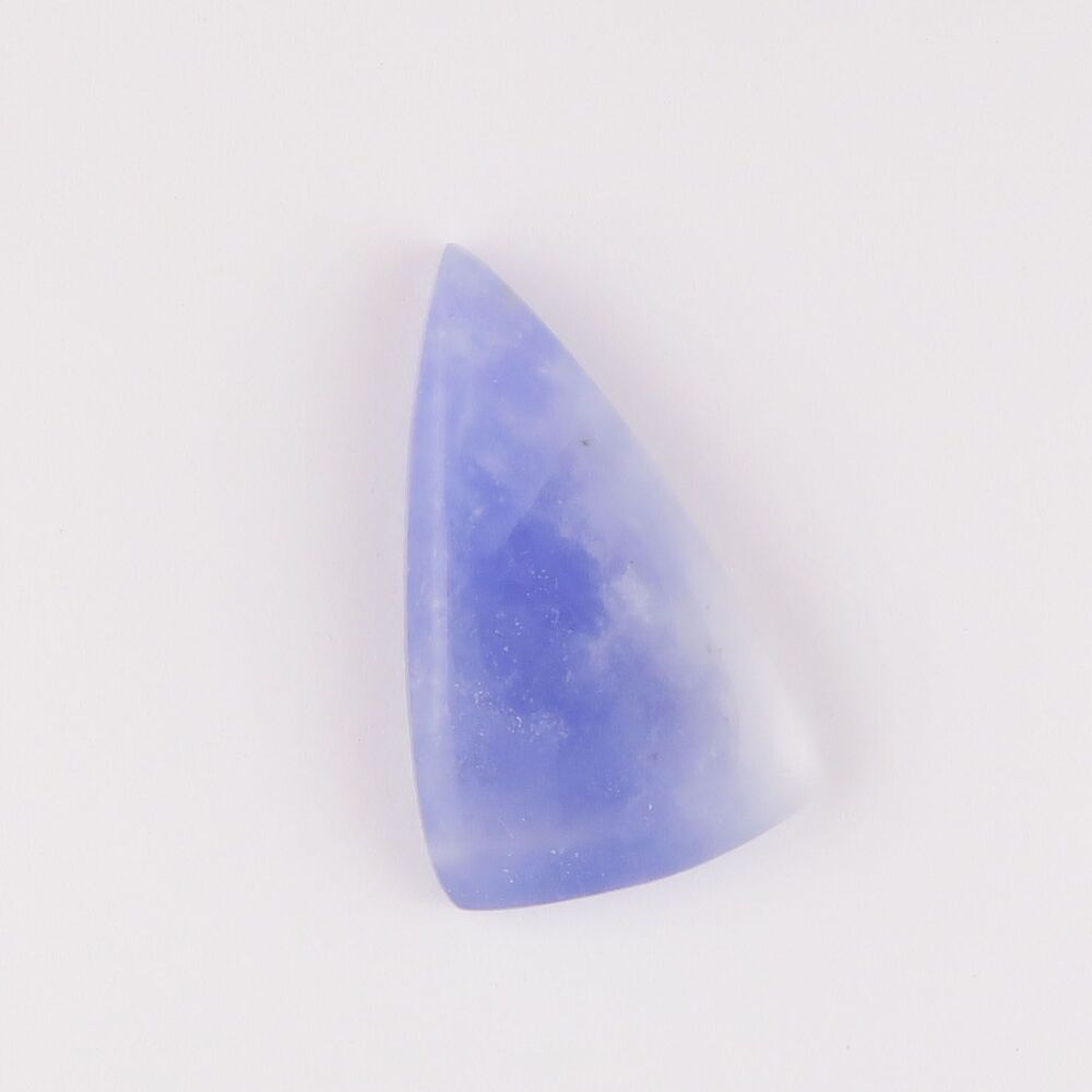 Hackmanite cabochon with fluorescence - 4363
