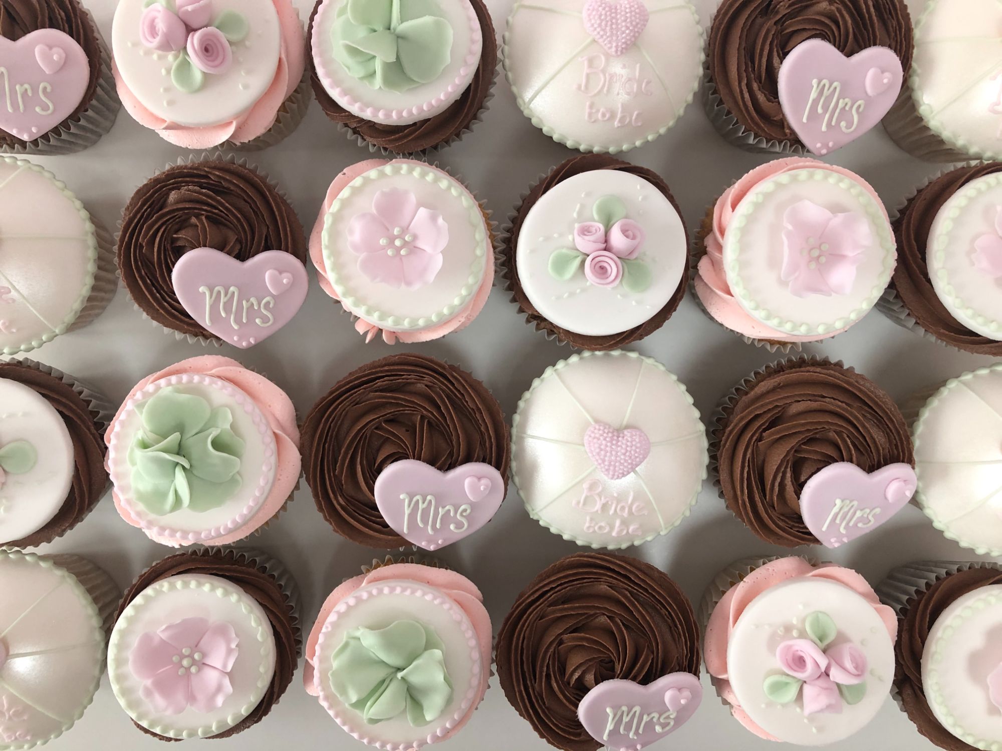 Helen Jane Cake Design, Christchurch, Dorset - cupcakes (7)