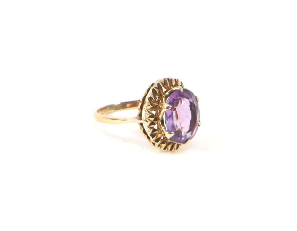 9ct Gold Amethyst Solitaire Ring     #1368