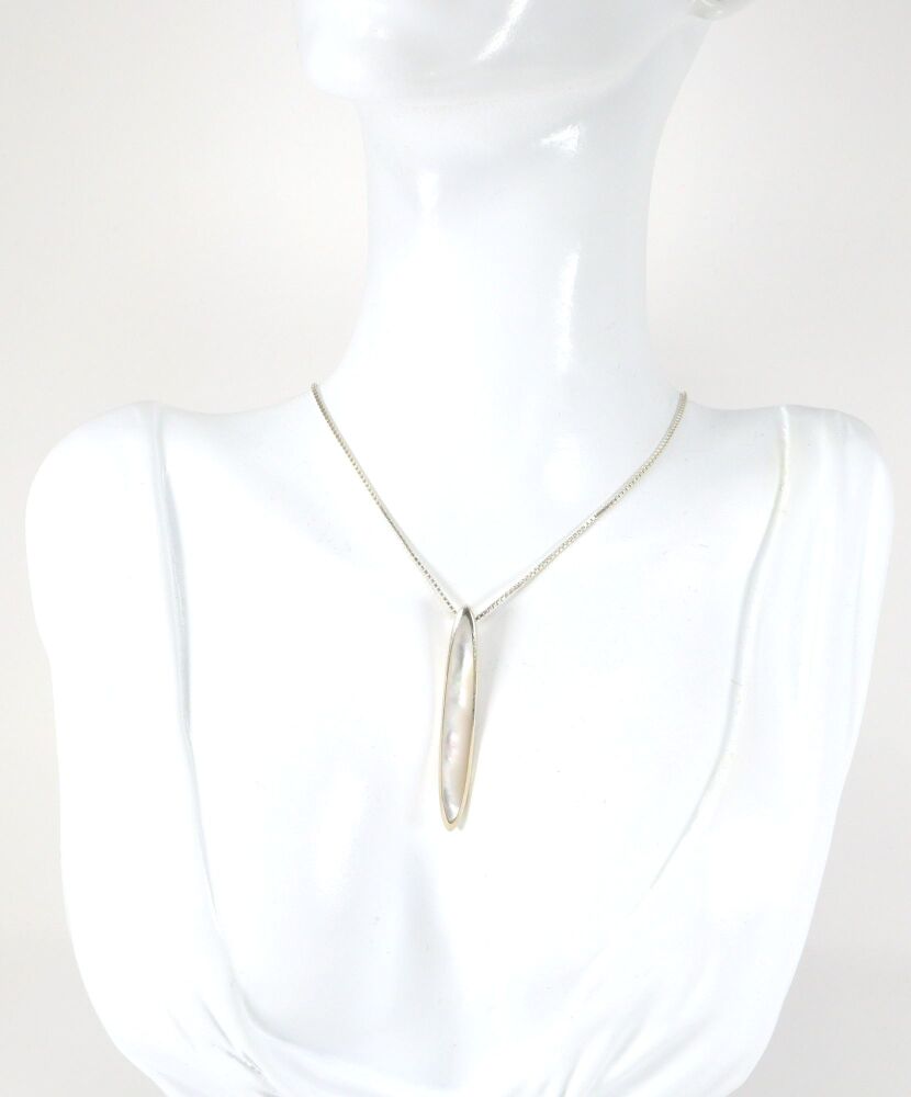 Silver Mother of Pearl Pendant & Chain     #1679