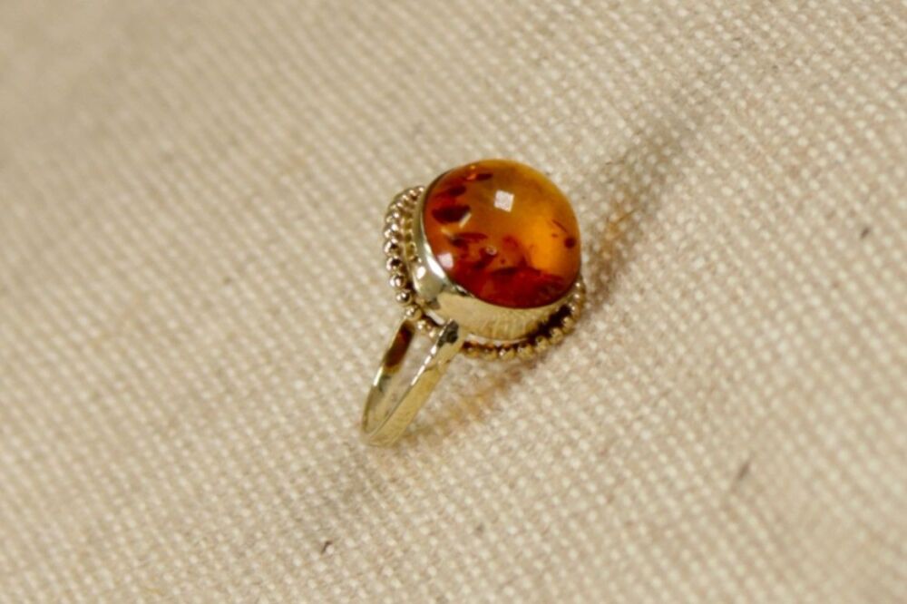 Vintage 8ct Gold & Amber Ring     #2148