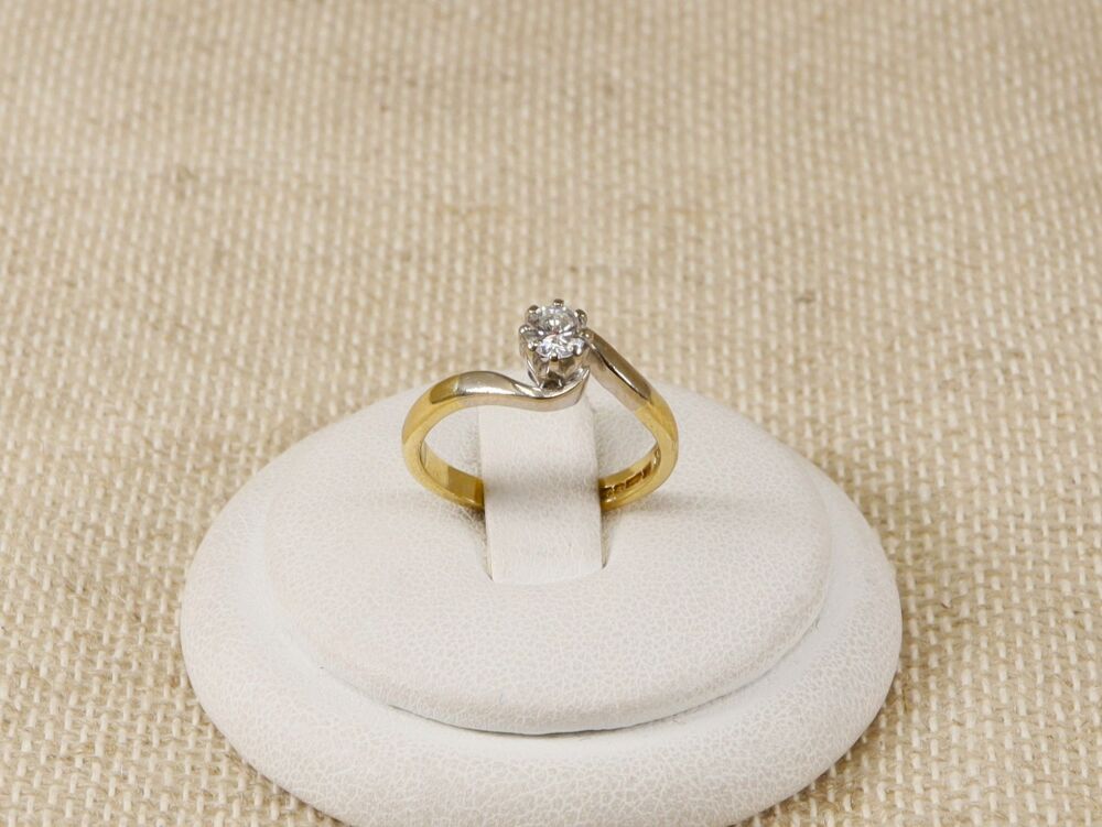 Vintage 18ct Gold Diamond Solitaire Ring   #2197