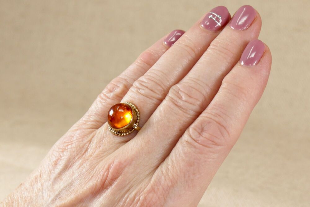 Vintage 8ct Gold & Amber Ring     #2148