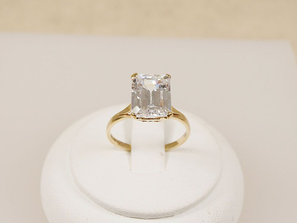 9ct Gold & Cubic Zirconia Solitaire Ring  #3473