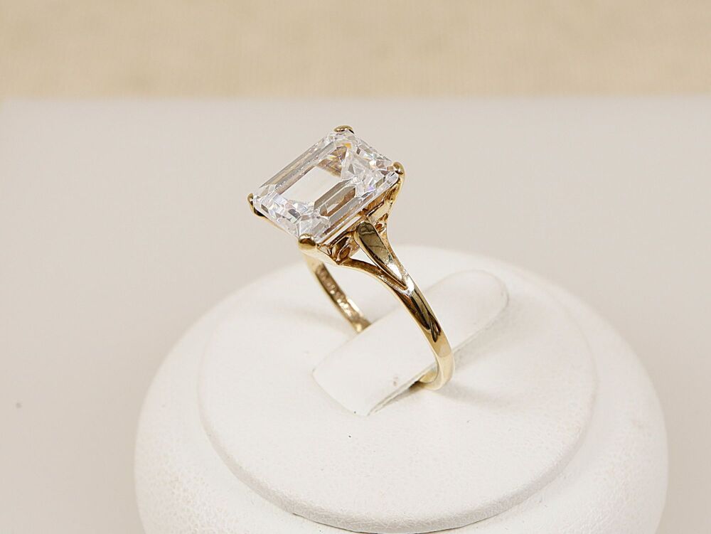 9ct Gold & Cubic Zirconia Solitaire Ring  #3473