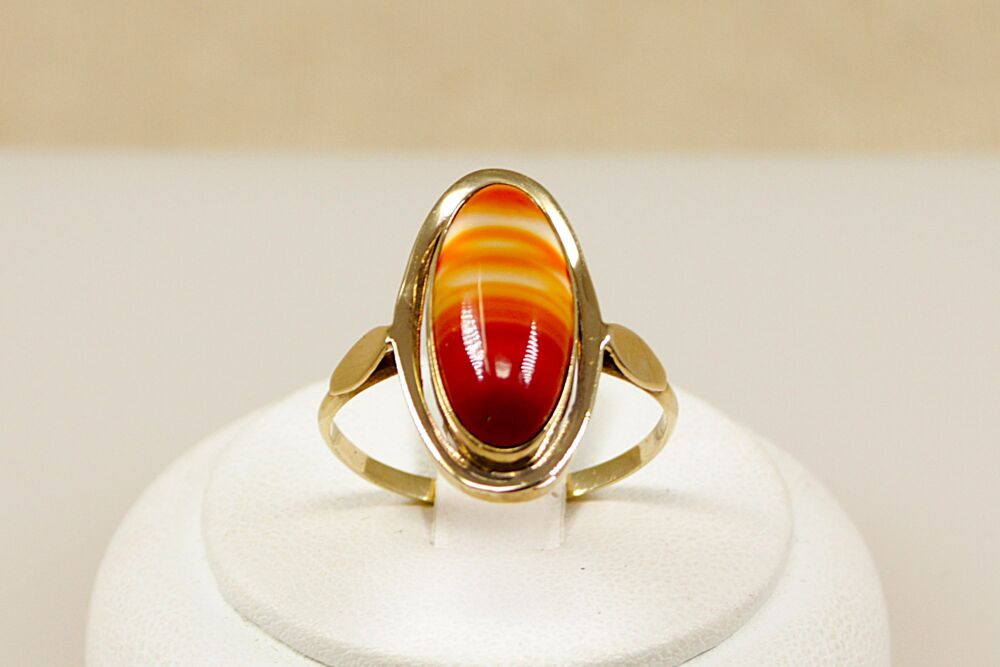 8ct Gold & Banded Carnelian Ring  #3463