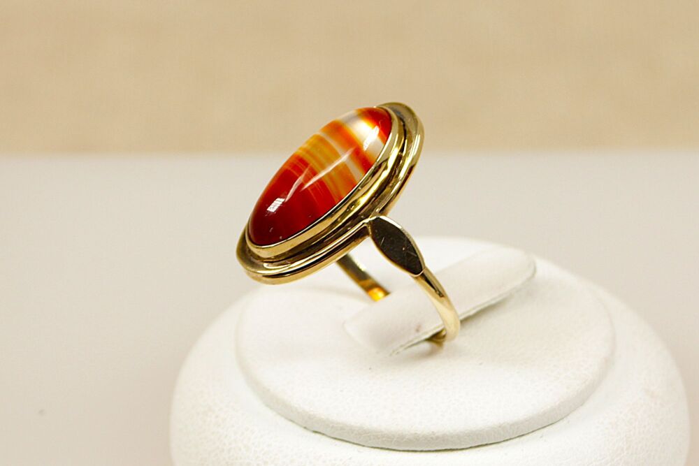 8ct Gold & Banded Carnelian Ring  #3463