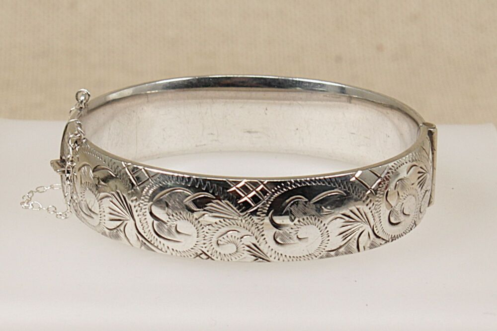 Vintage Silver Hinged Bangle   #3116