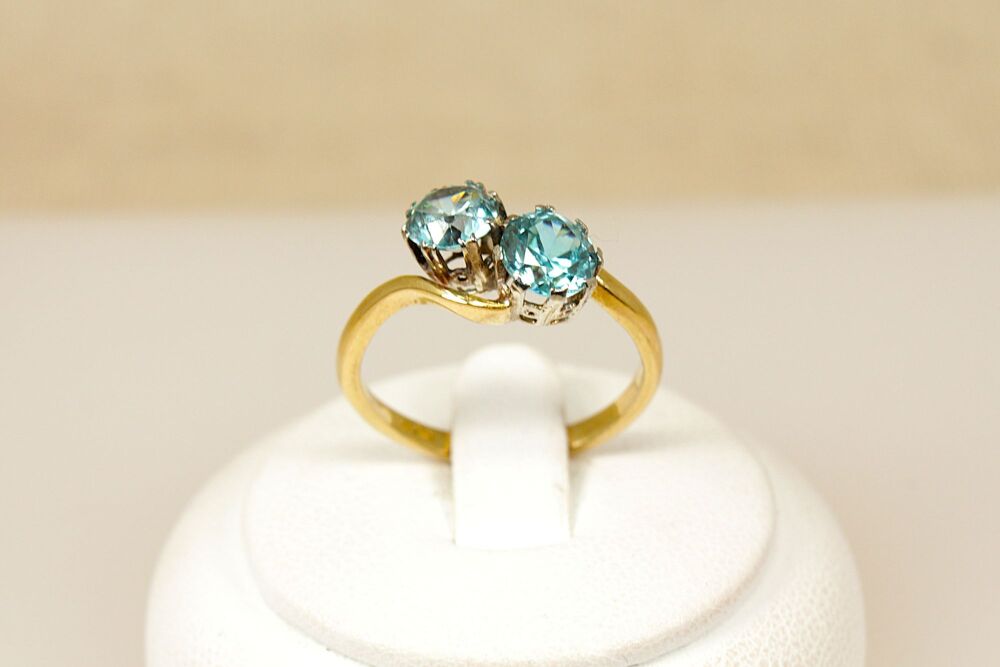 Vintage 18ct Gold & Blue Zircon Duo Ring   #3761