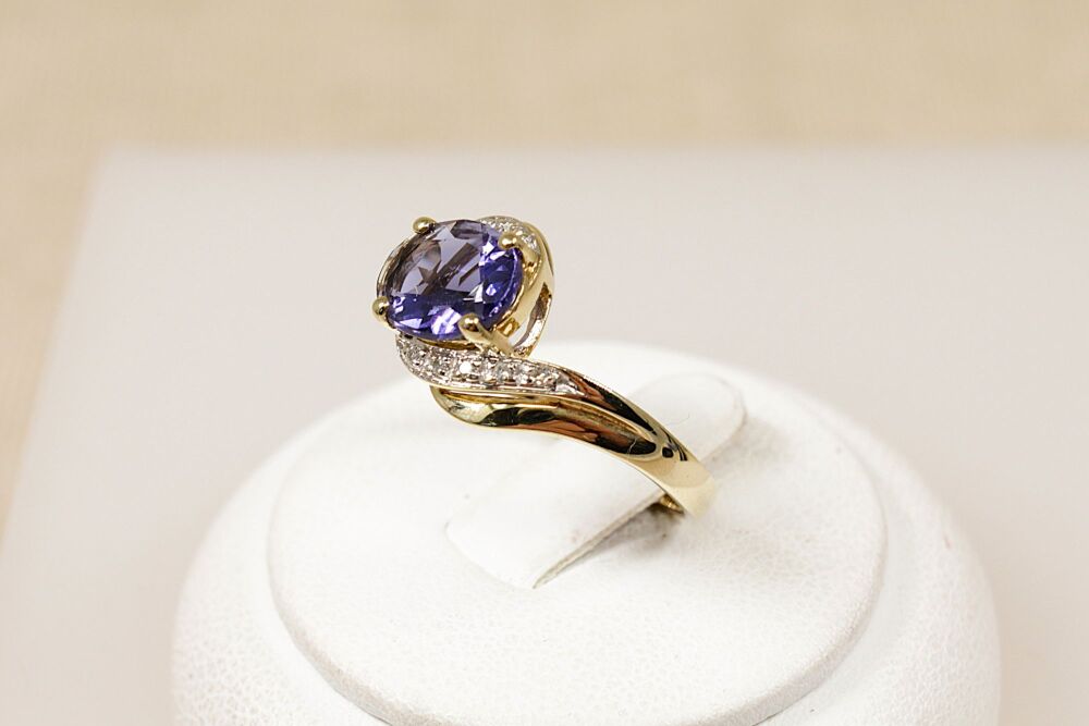 9ct Gold Iolite & Diamond Twist Ring   #3831