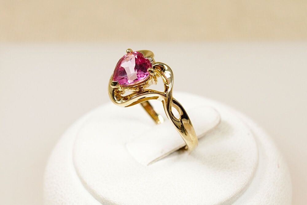 9ct Gold & Heart Shape Pink Topaz Ring  #3832