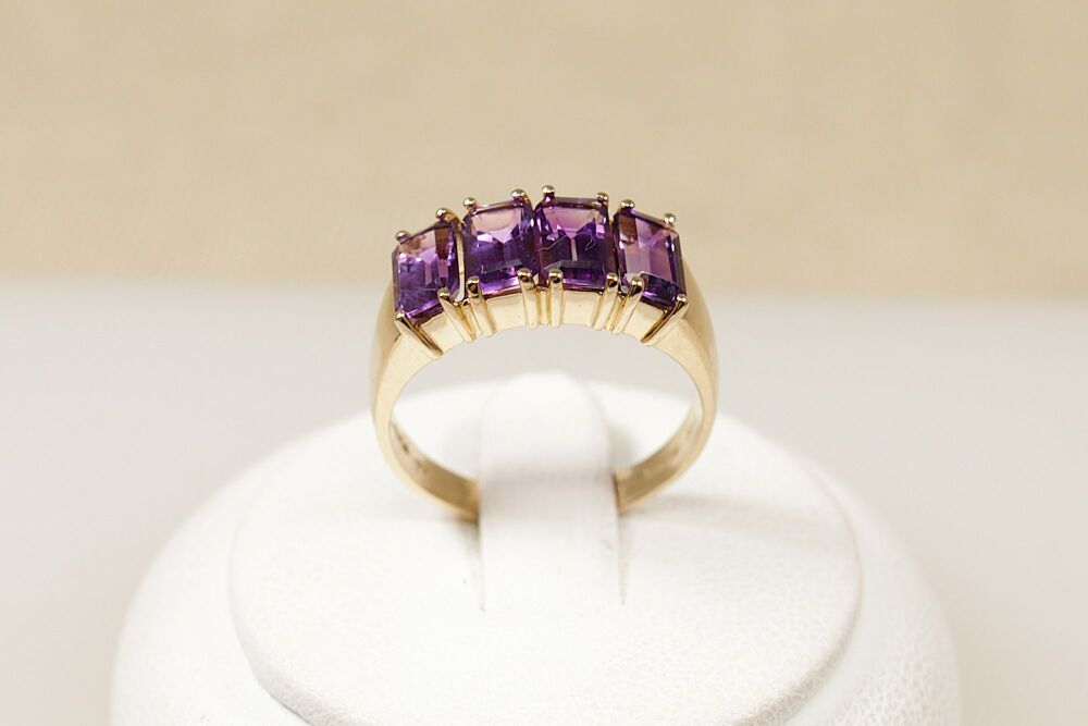 Vintage 14ct Gold 4 Stone Amethyst Ring   #3793