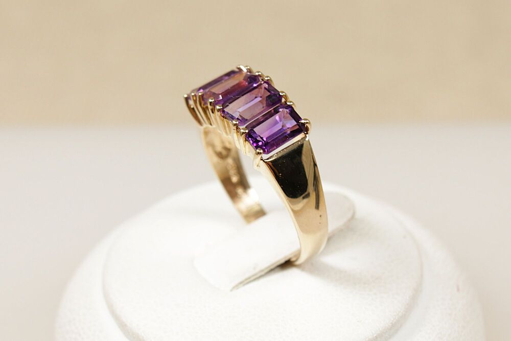 Vintage 14ct Gold 4 Stone Amethyst Ring   #3793