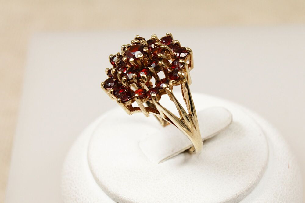 9ct Gold Garnet Cluster Ring   #3808