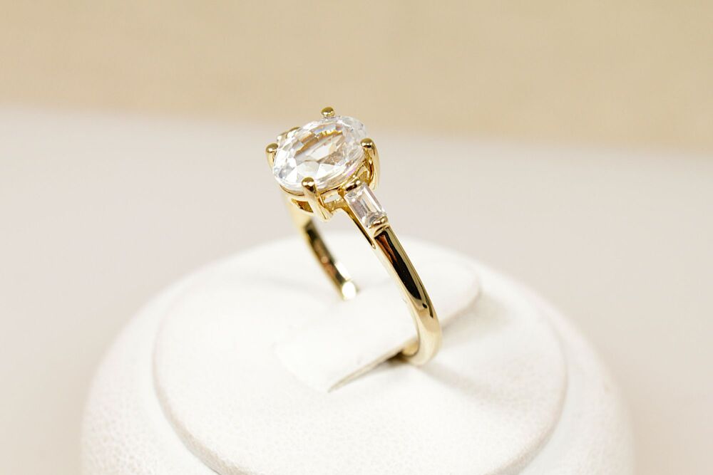 9ct Gold White Topaz Ring  #3802