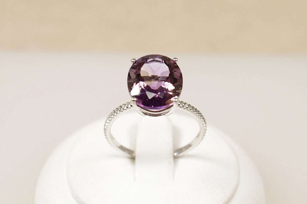 9ct White Gold & Oval Amethyst Solitaire Ring   #3798