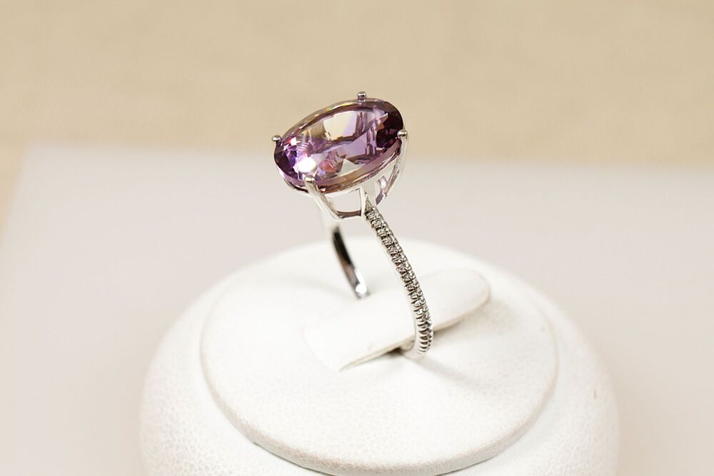 9ct White Gold & Oval Amethyst Solitaire Ring   #3798