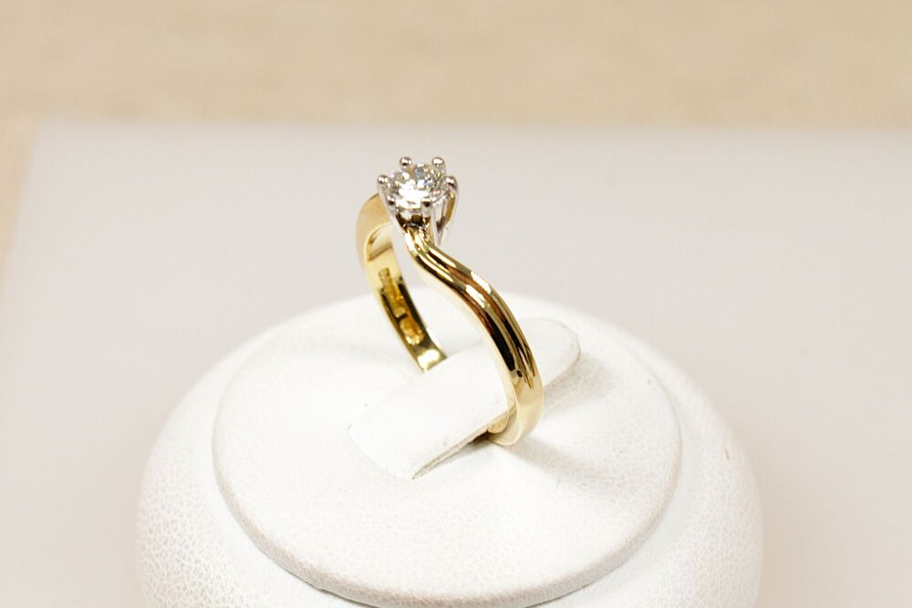 18ct Gold Diamond Solitaire Ring   #3775