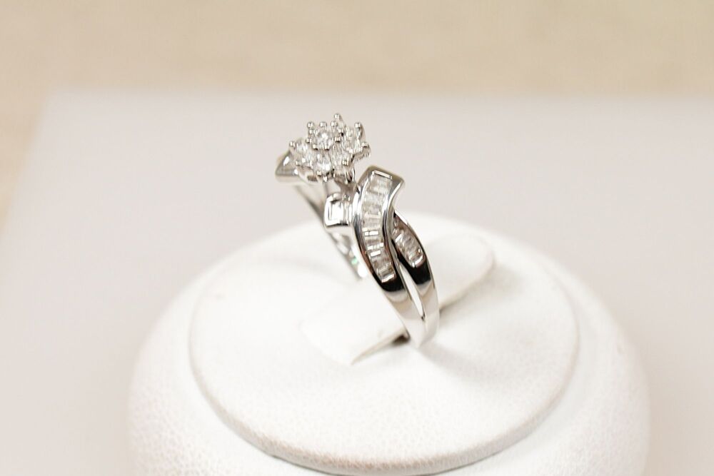 9ct White Gold Diamond Cluster Ring   #3838