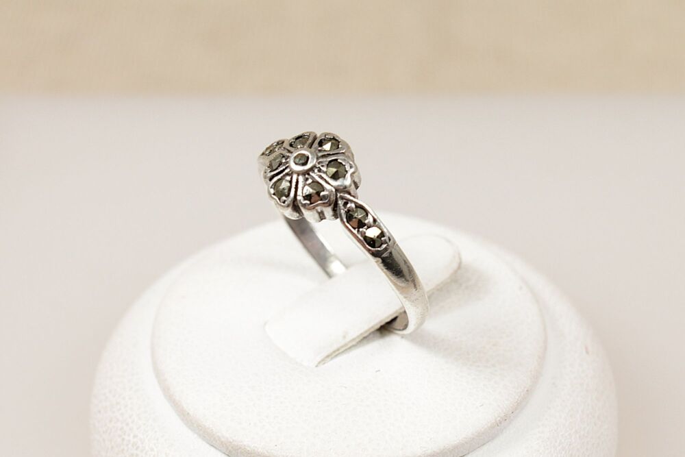 Vintage Silver & Marcasite Daisy Ring   #3920