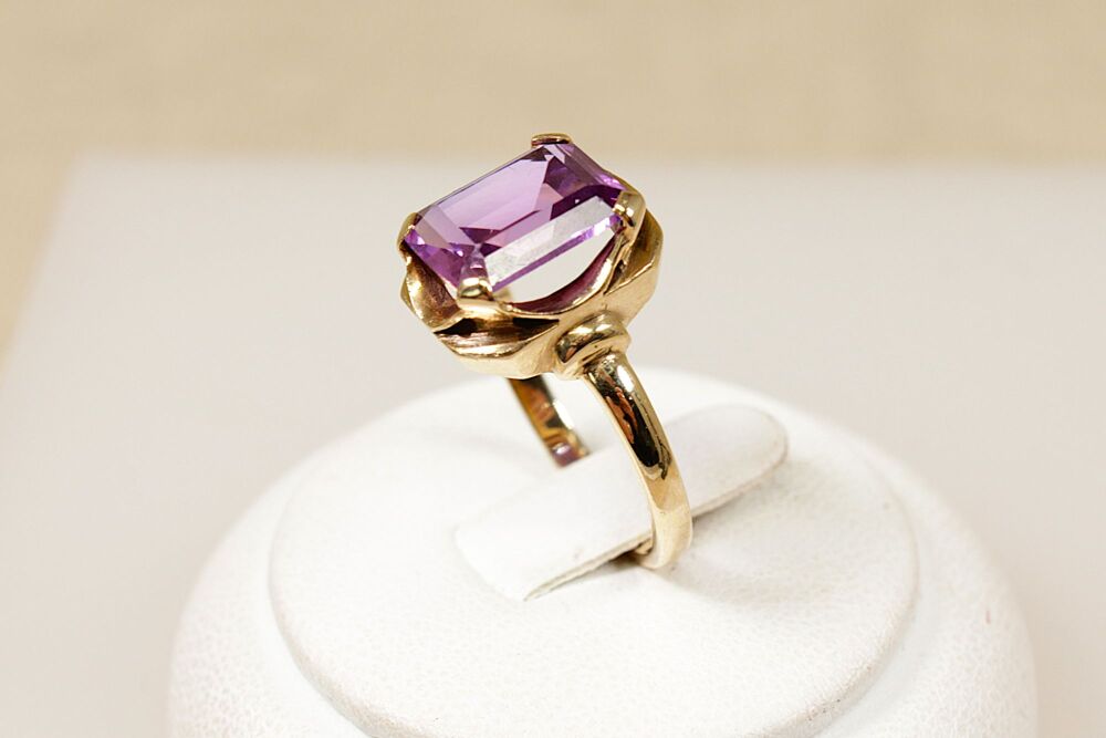 9ct Gold Amethyst Solitaire Ring  #3815