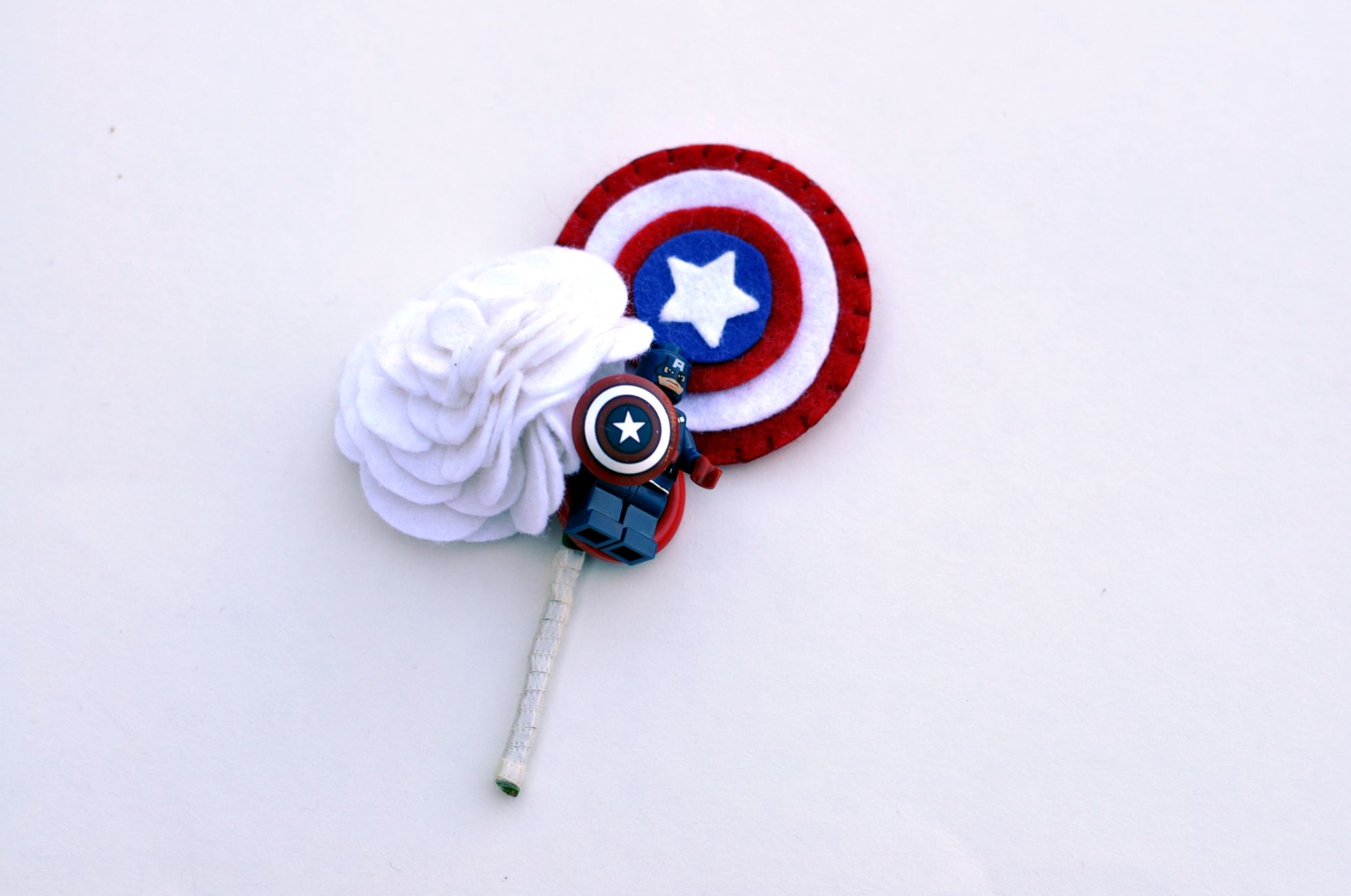 Captain america lego buttonhole (1)