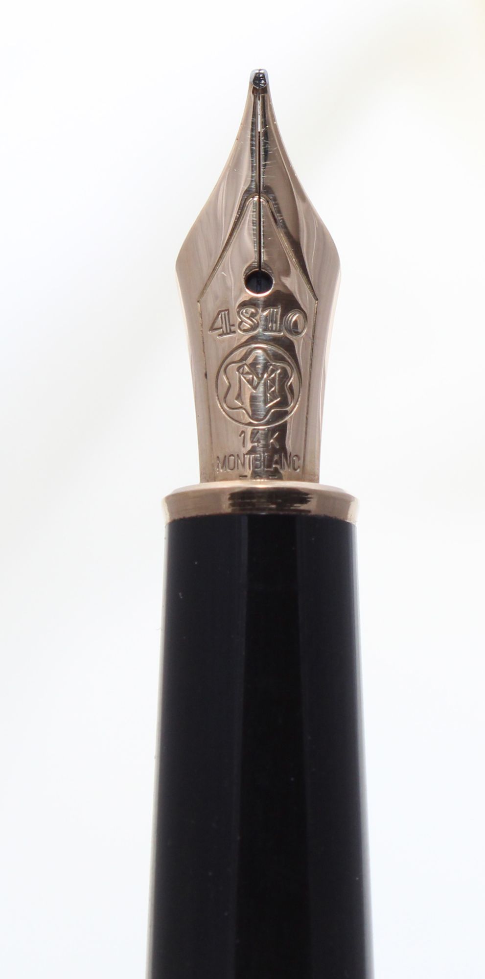 N828 - Montblanc 144 Broad Nib