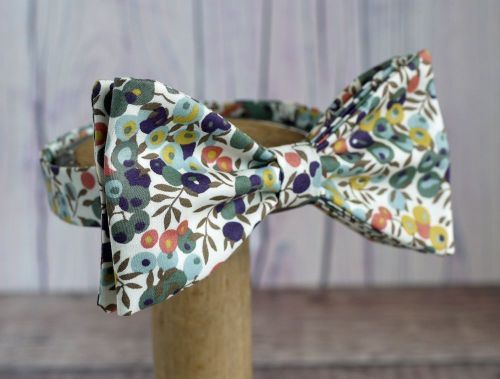 Patterned bow tie