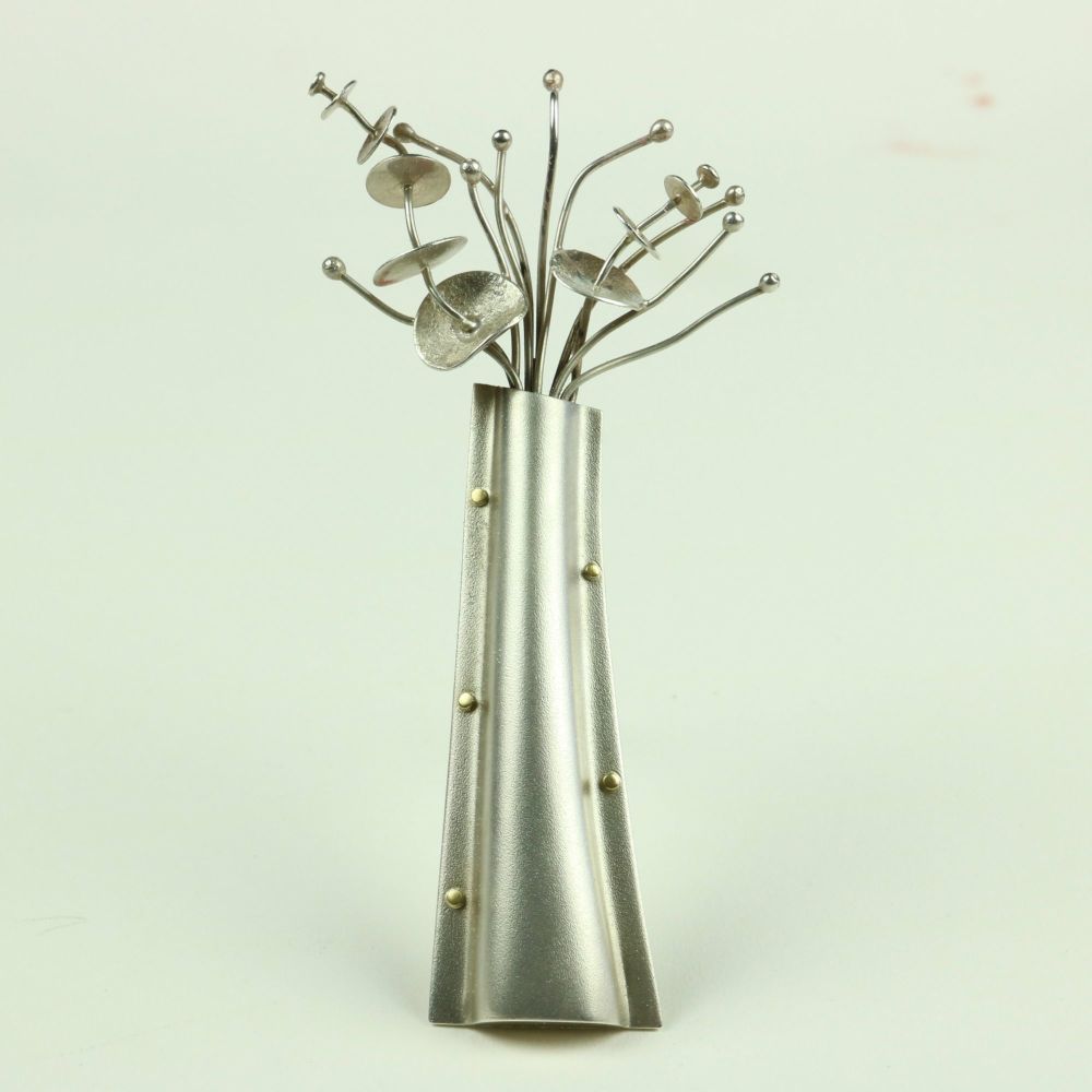 Riva Straight Brooch with flowers 
