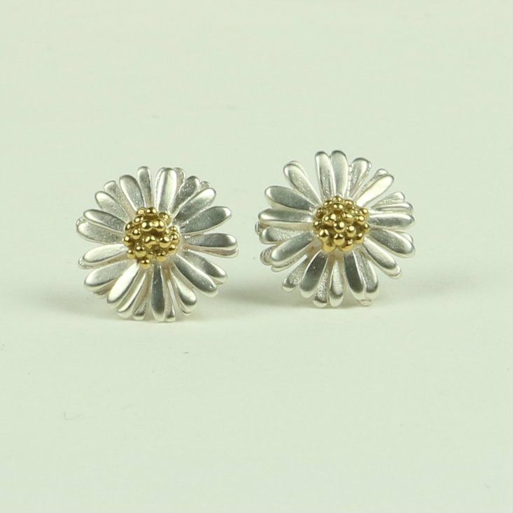 Daisy medium stud earrings