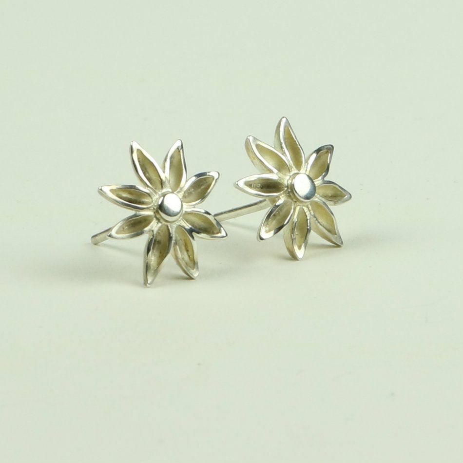 Star Anise Medium Stud Earrings