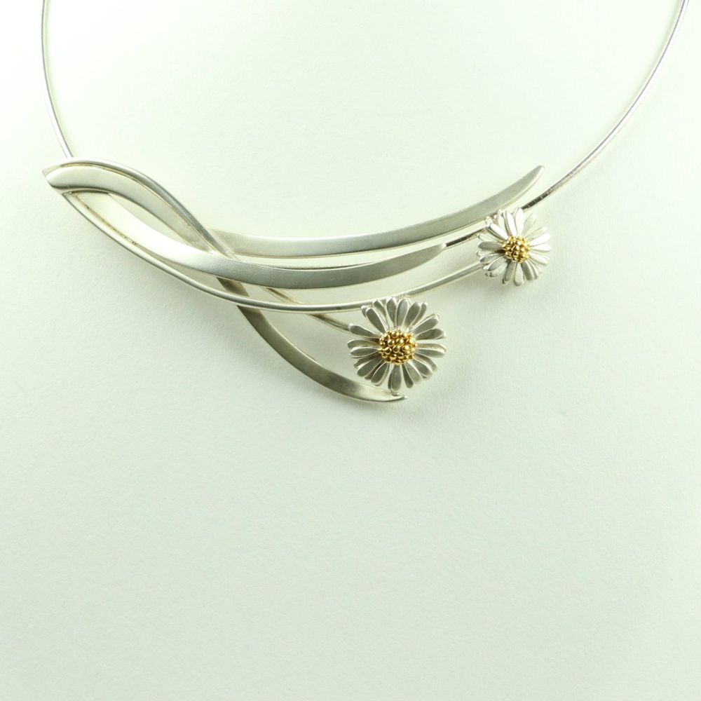 Daisy Neckpiece