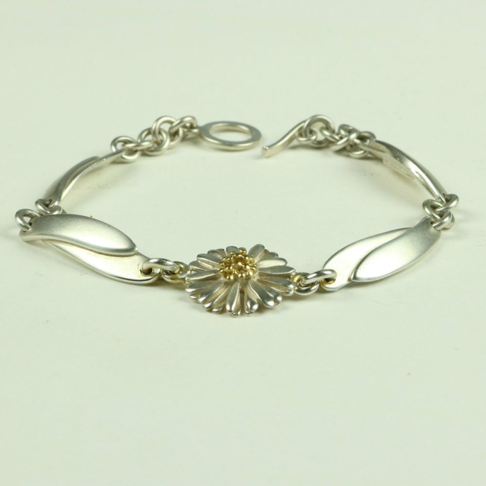 Daisy Bracelet with Leaves