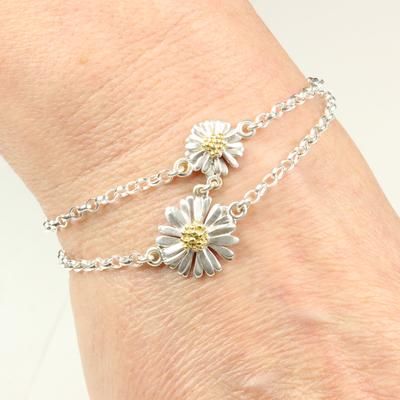  Light Bracelet with Two Daisies