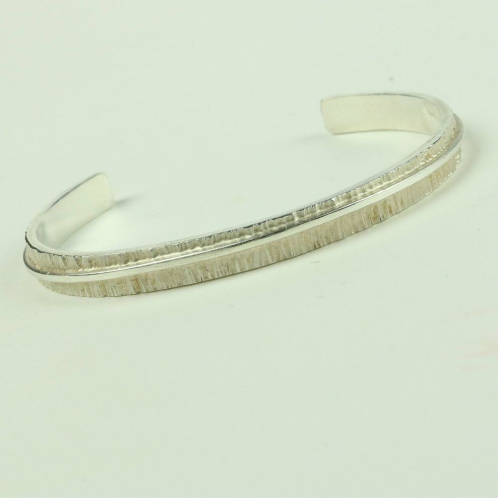 Linea Narrow Open Bangle