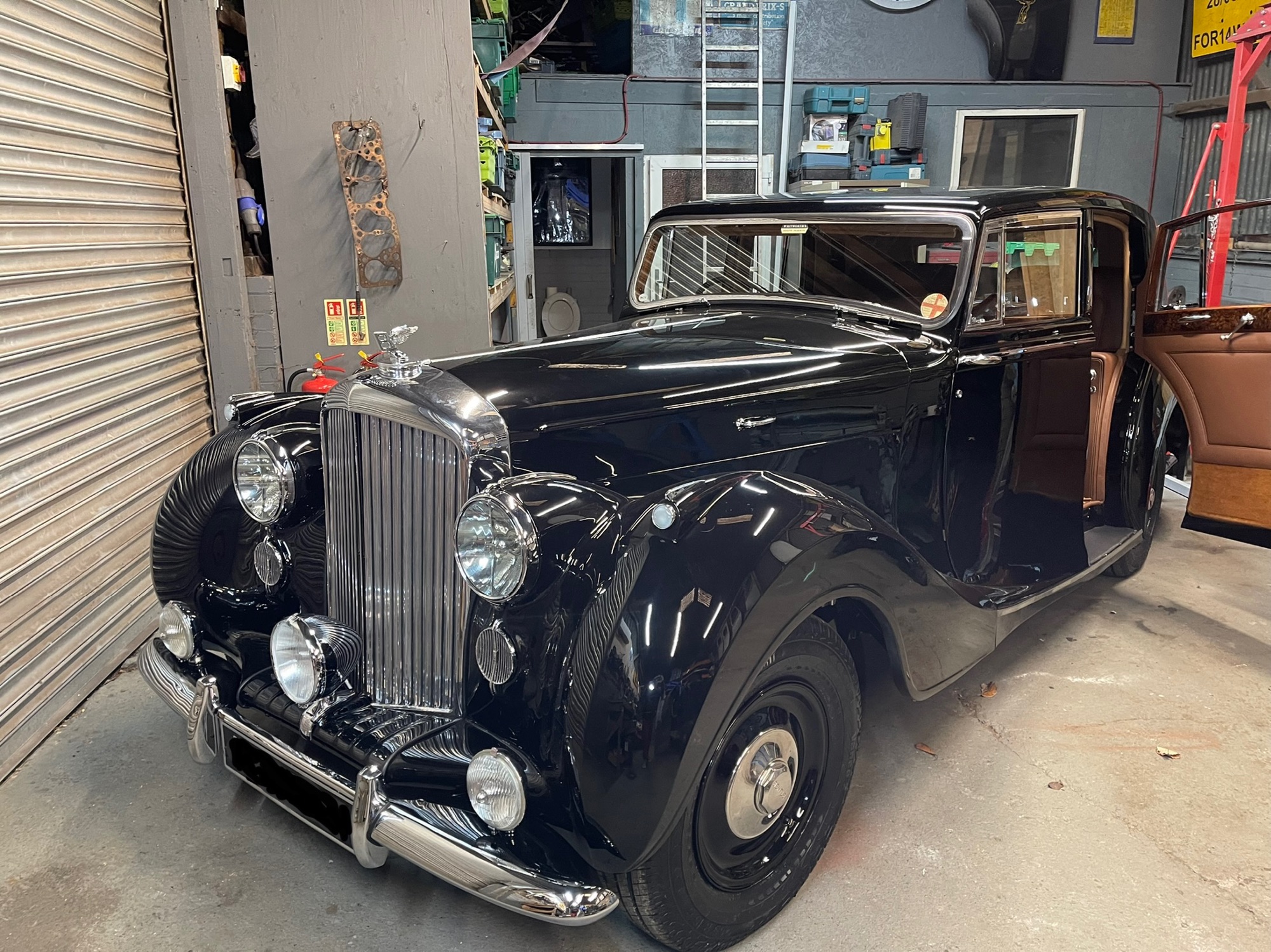 Bentley restoration wooden dash