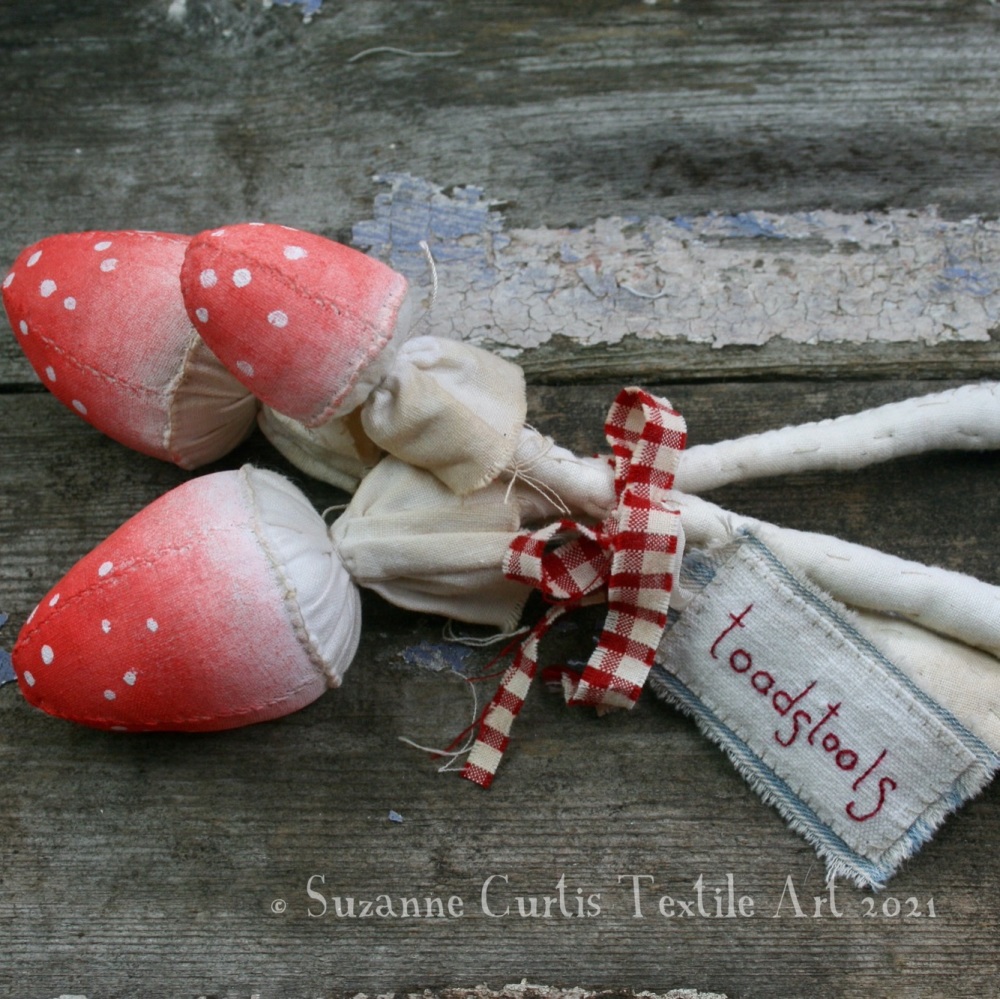 Spindly Toadstool Trio - Red 07