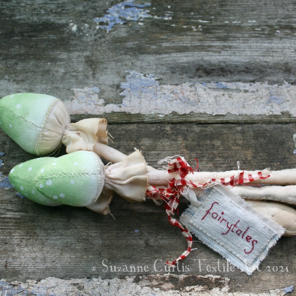 Spindly Toadstool Trio - Green 05