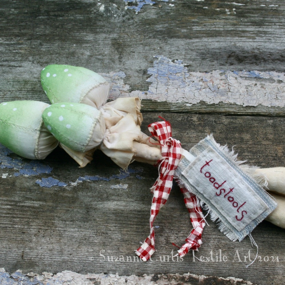 Spindly Toadstool Trio - Green 06