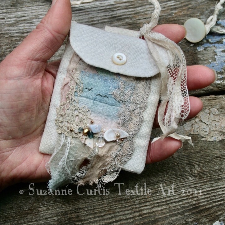 Textile Crystal Pouch L - Blue Quartz