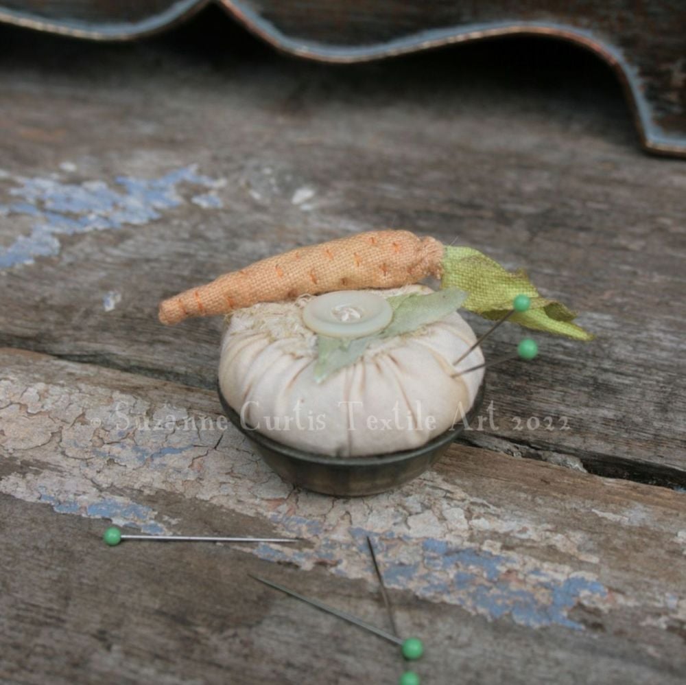 Mini Tin Pincushion - Carrot B