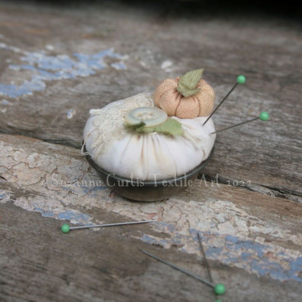 Mini Tin Pincushion - Pumpkin E