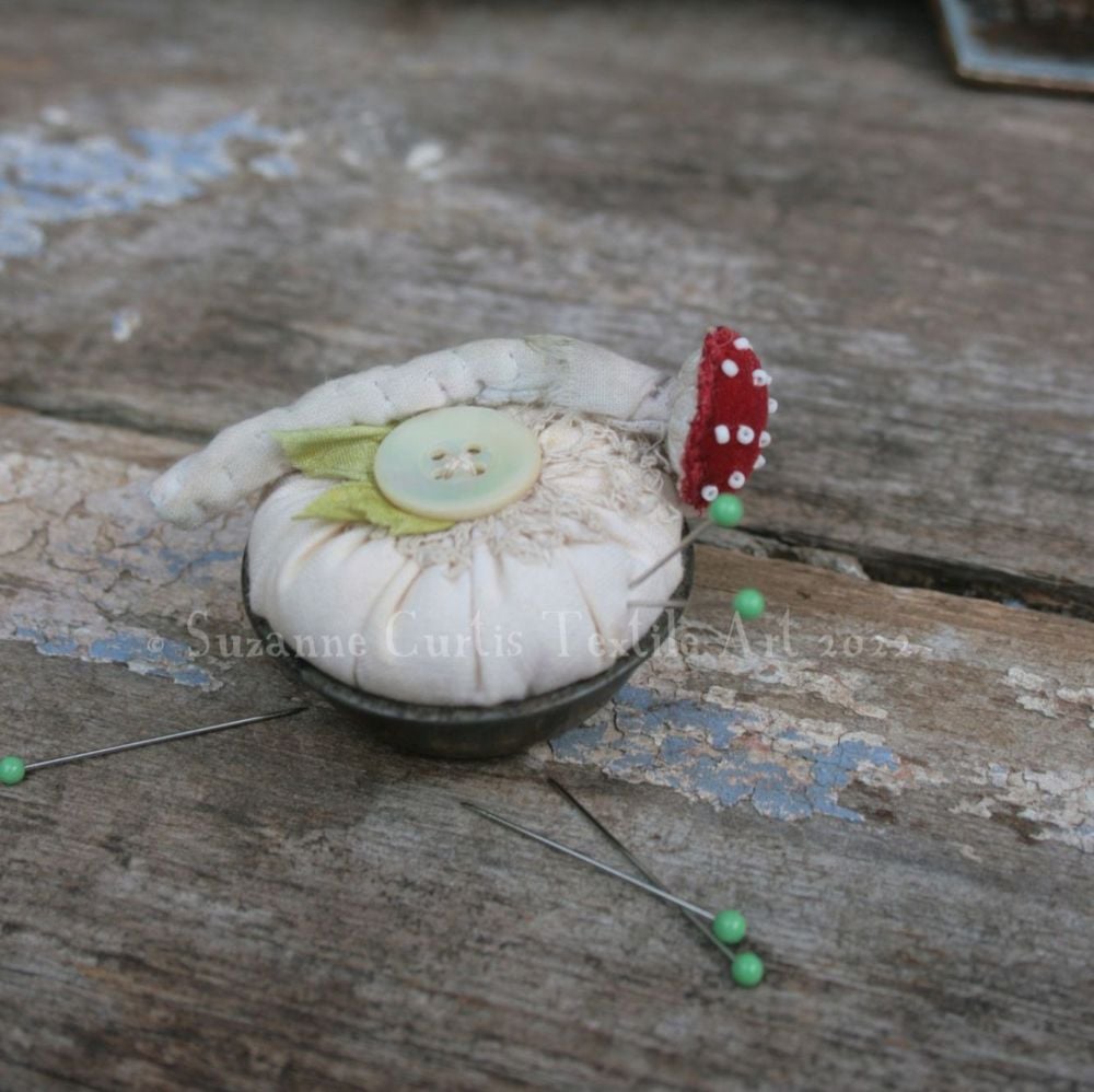 Mini Tin Pincushion - Toadstool H