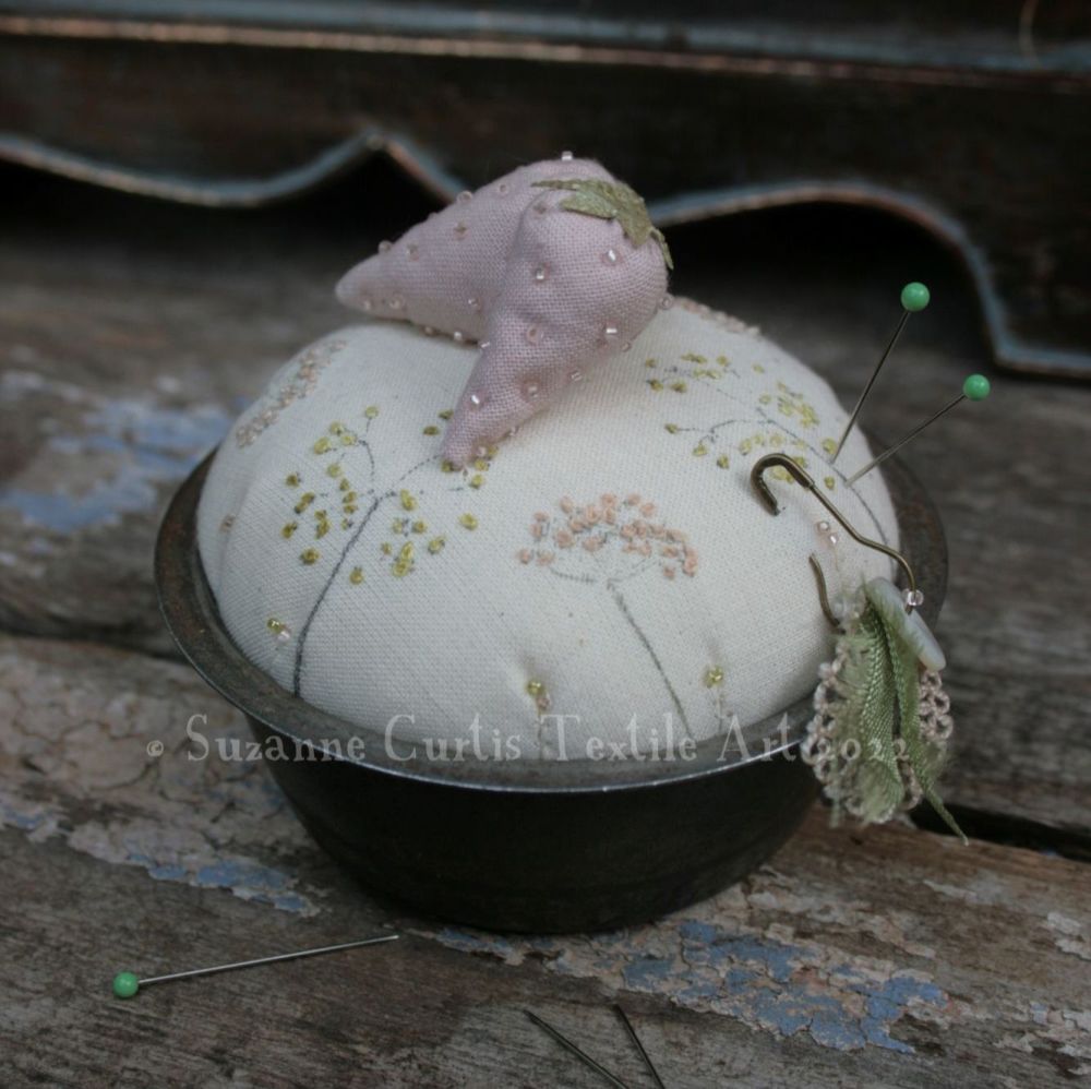 A vintage tin pincushion with berries - L