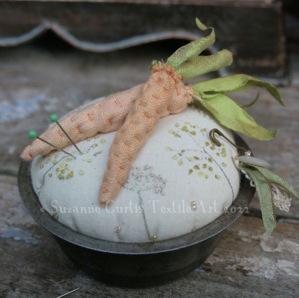 A vintage tin pincushion with carrots - P