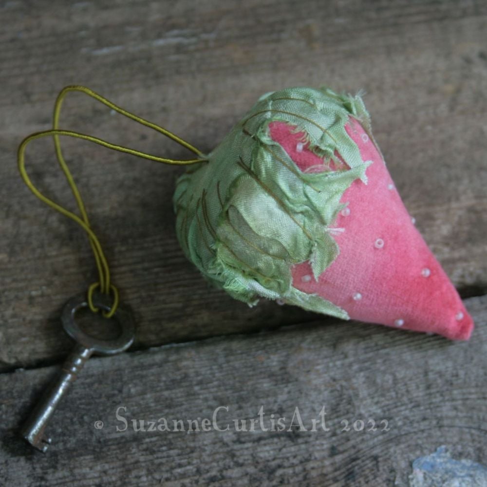Velvet Strawberry - Light Rose Pink Dip Dye - Pink Beads
